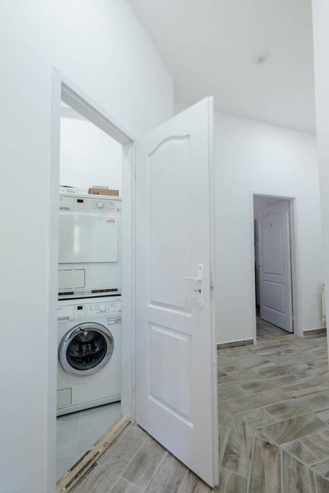 Brand New Studio With Aircon In The Center Budapeste Exterior foto
