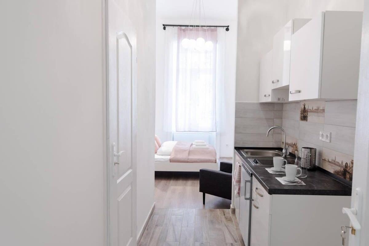 Brand New Studio With Aircon In The Center Budapeste Exterior foto