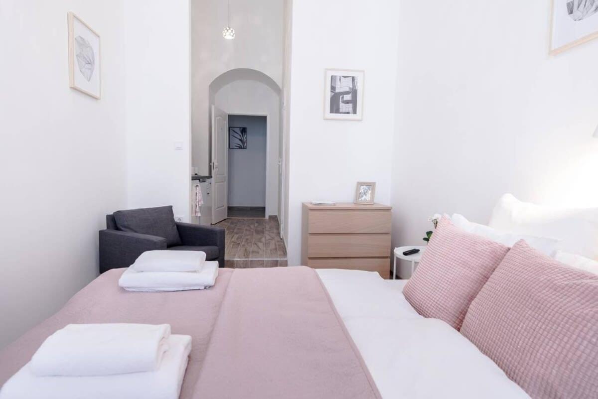 Brand New Studio With Aircon In The Center Budapeste Exterior foto